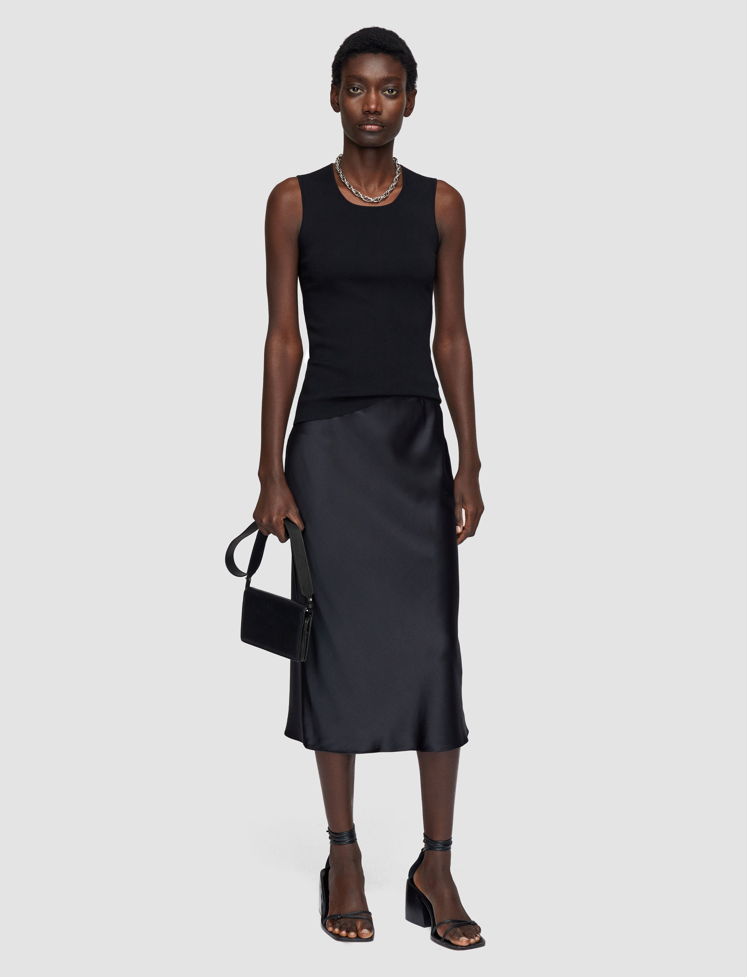 noir-jupe-isaak-en-satin-de-soie-JOSEPH