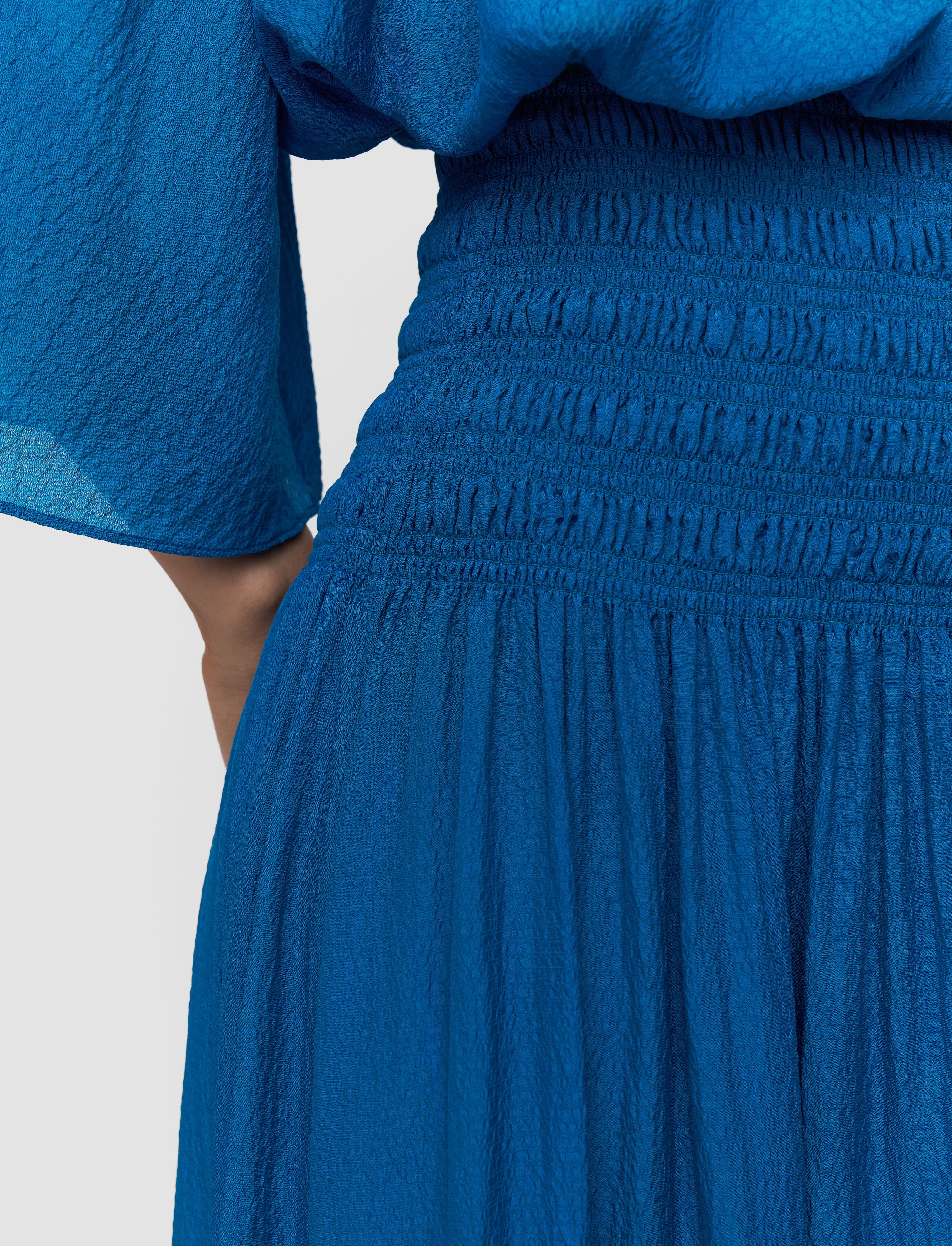 bleu-jupe-folia-en-soie-texturee-JOSEPH