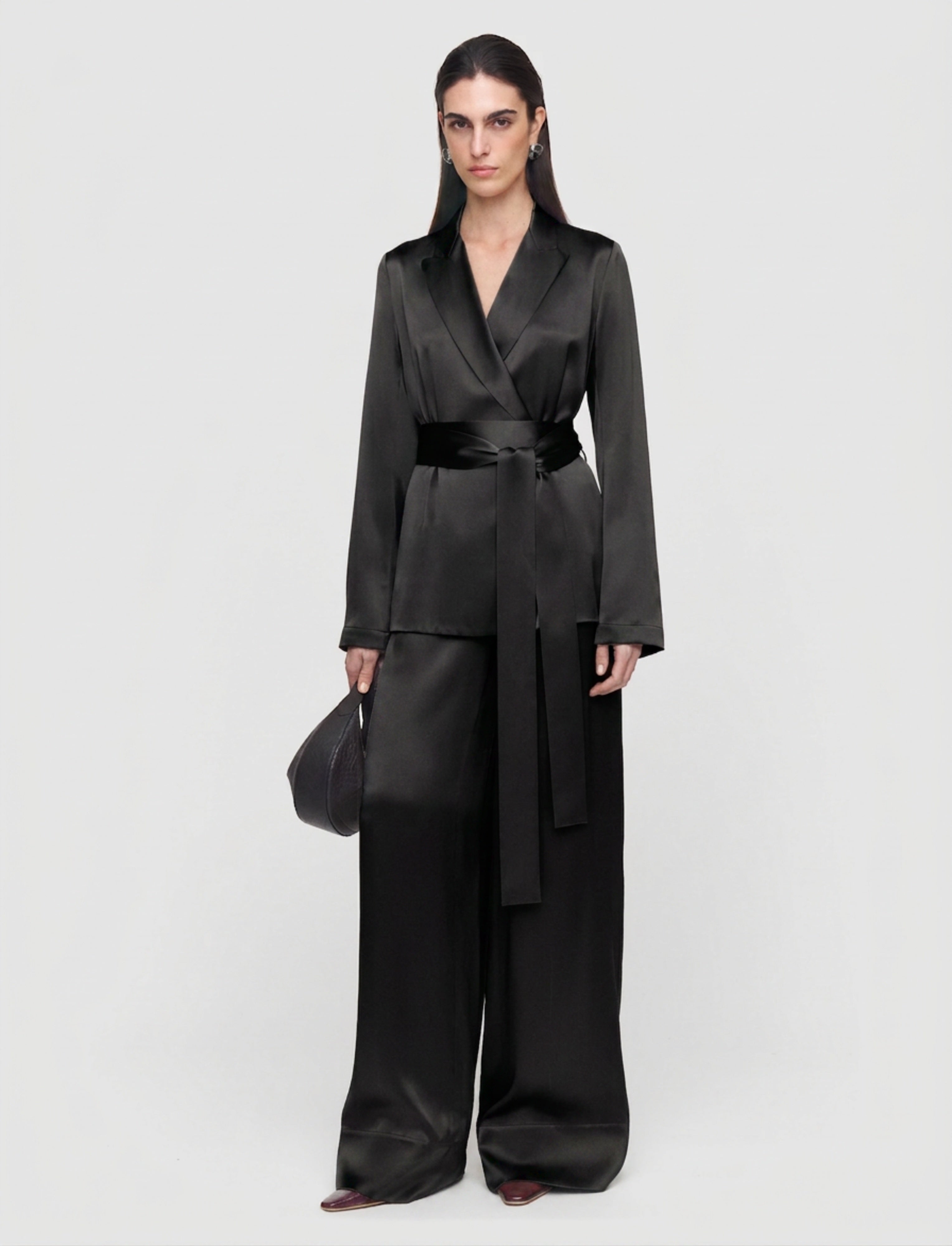 noir-veste-archer-en-satin-de-soie-JOSEPH