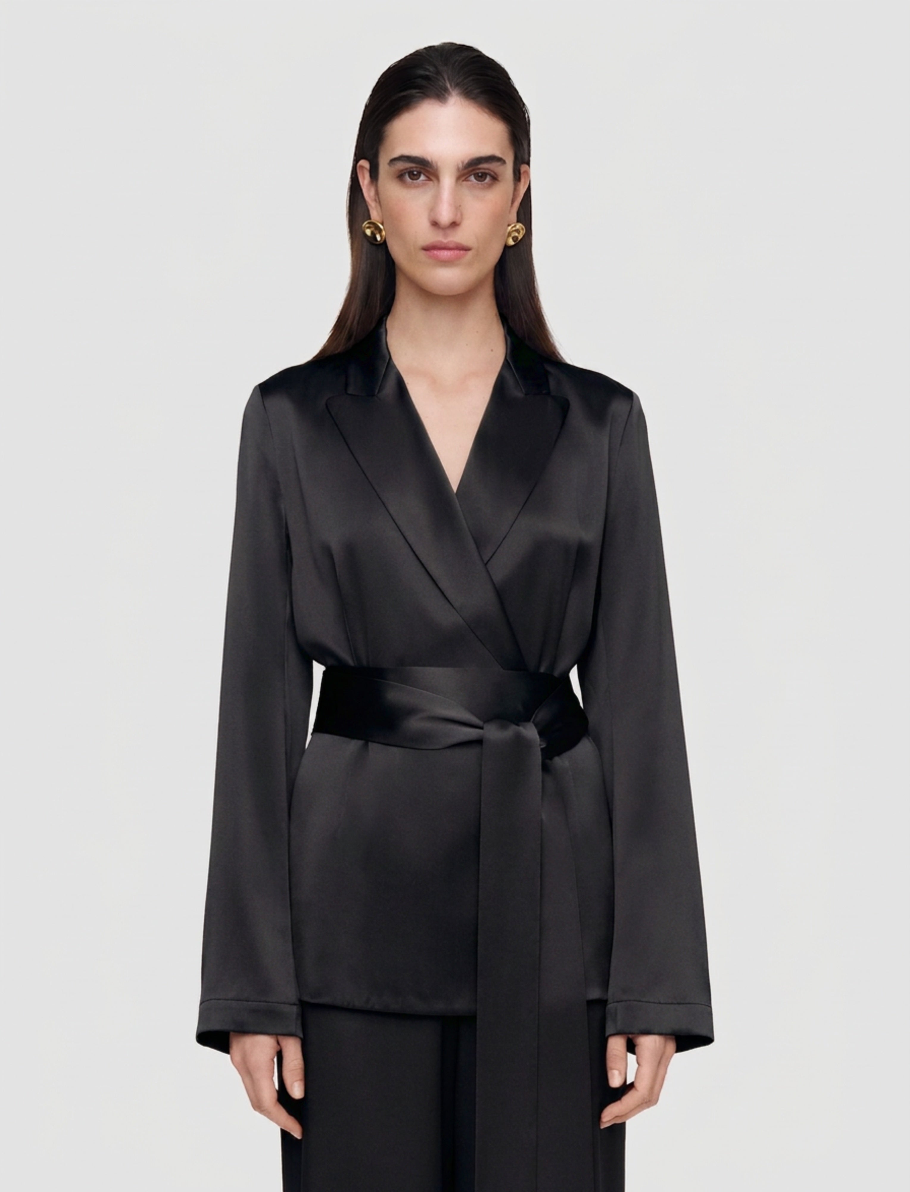 noir-veste-archer-en-satin-de-soie-JOSEPH