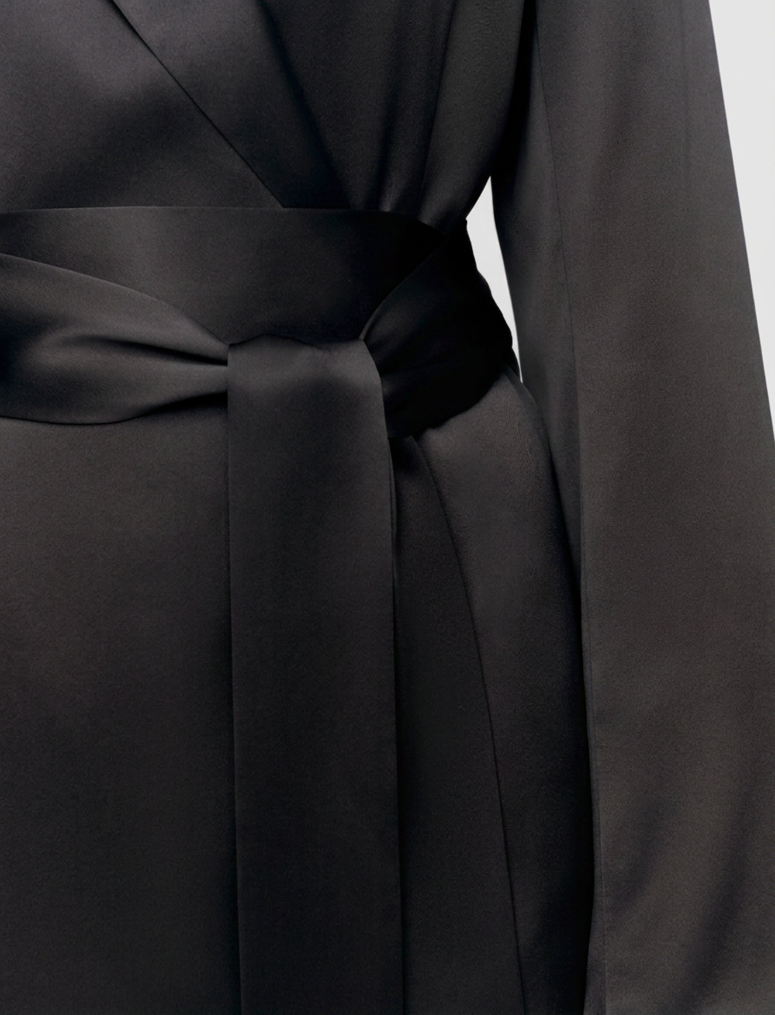 noir-veste-archer-en-satin-de-soie-JOSEPH