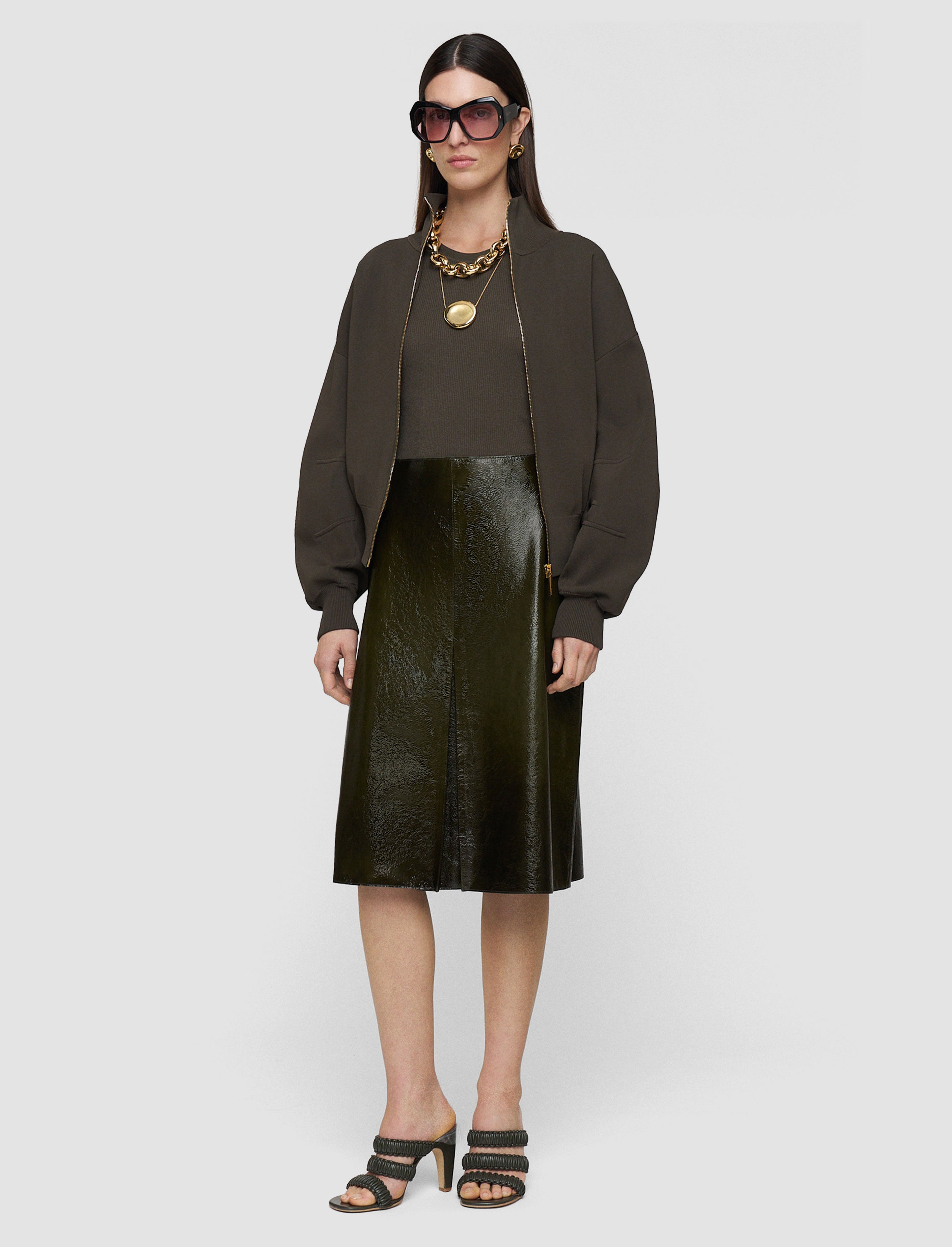 vert-jupe-baha-en-cuir-verni-texture-JOSEPH