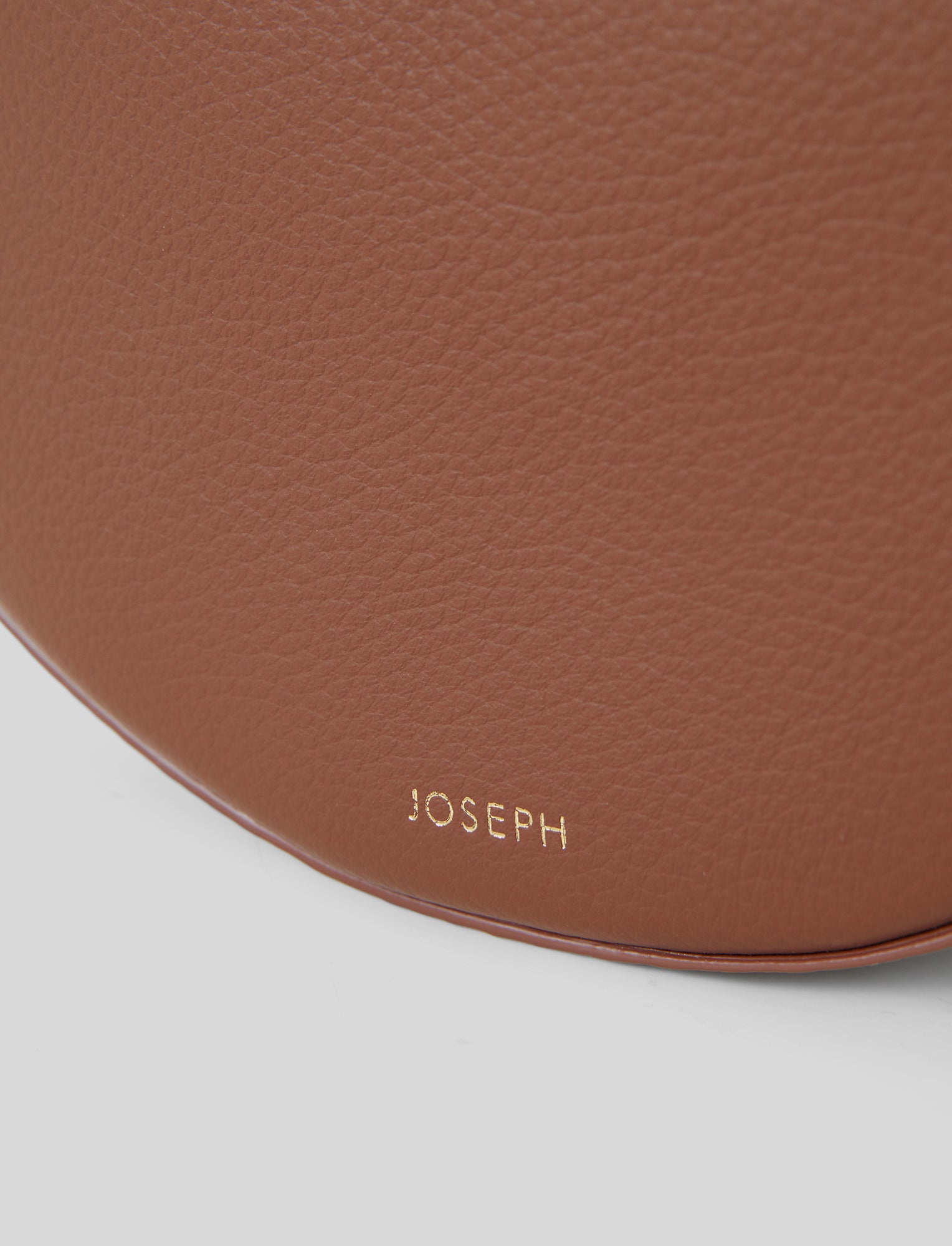 marron-sac-bean-en-cuir-JOSEPH