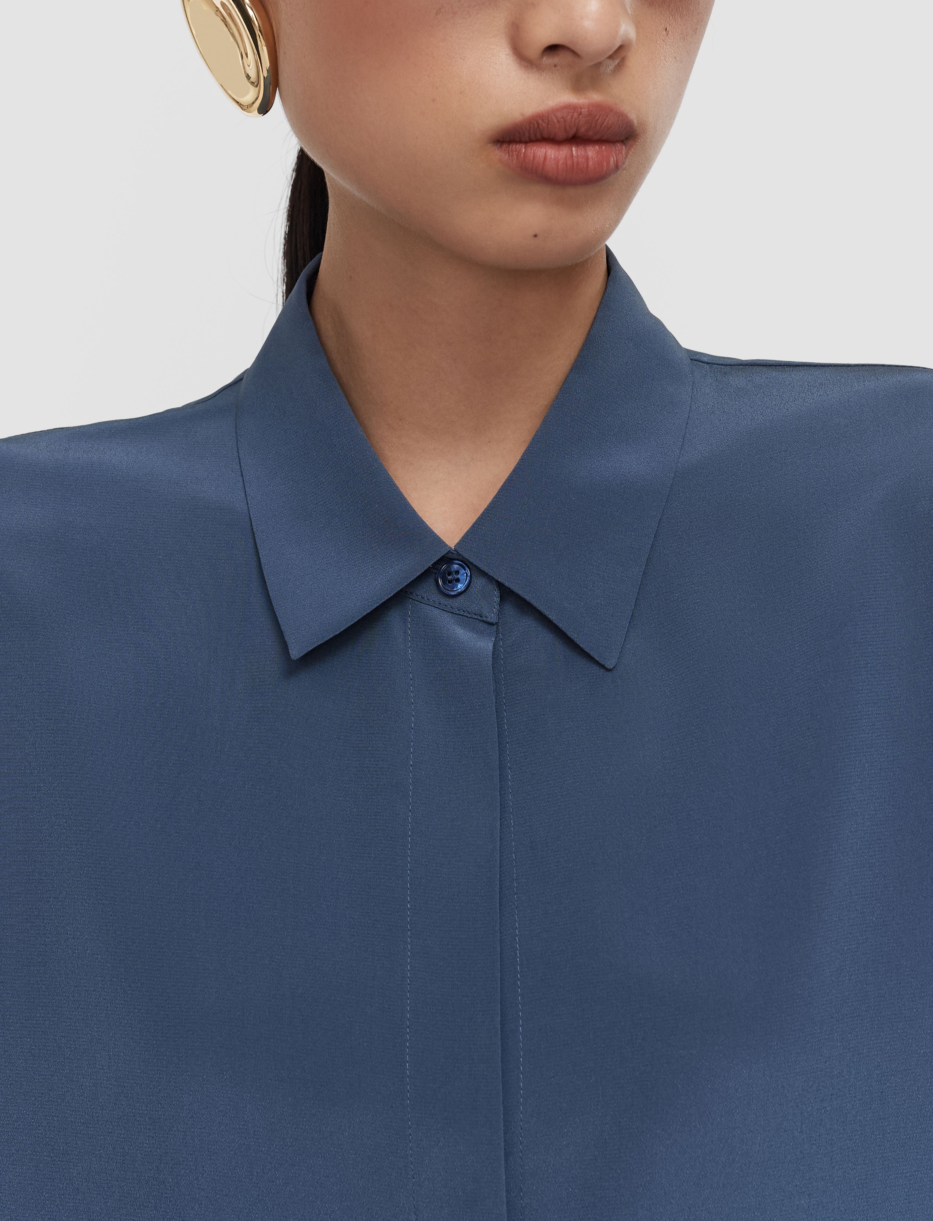bleu-blouse-bold-en-crepe-de-soie-JOSEPH