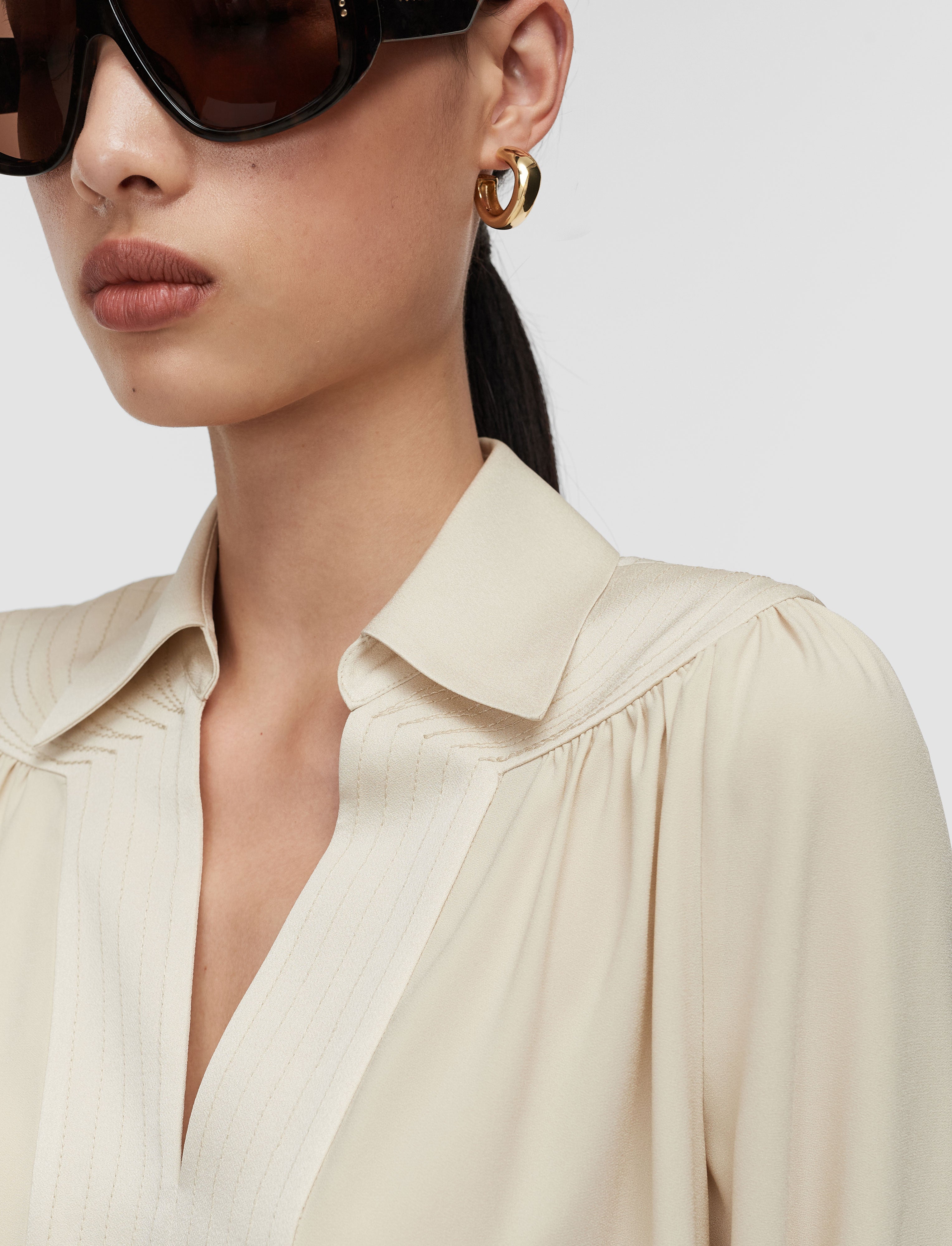 beige-blouse-bou-en-crepe-JOSEPH
