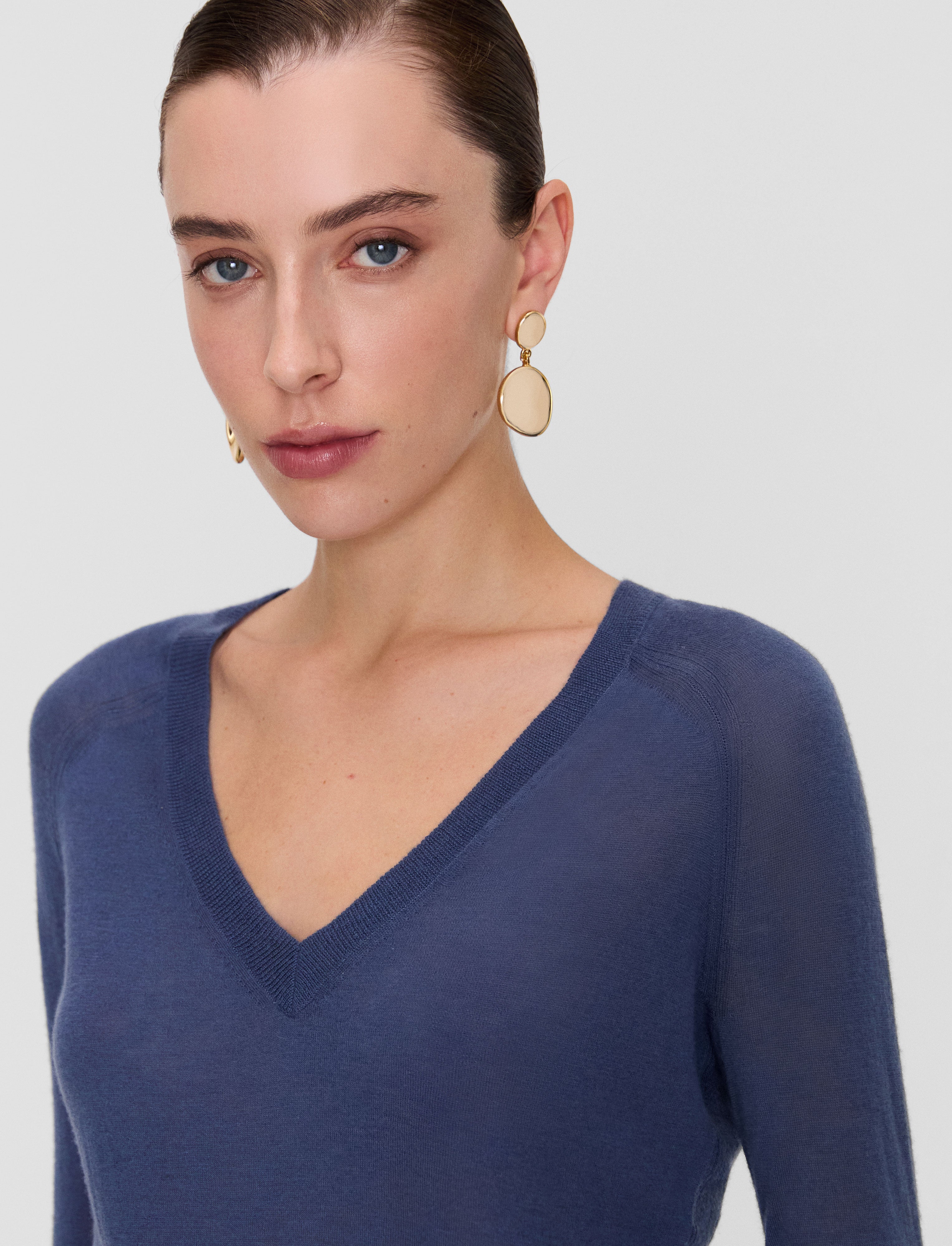 bleu-pull-col-v-cetus-en-cashair-JOSEPH