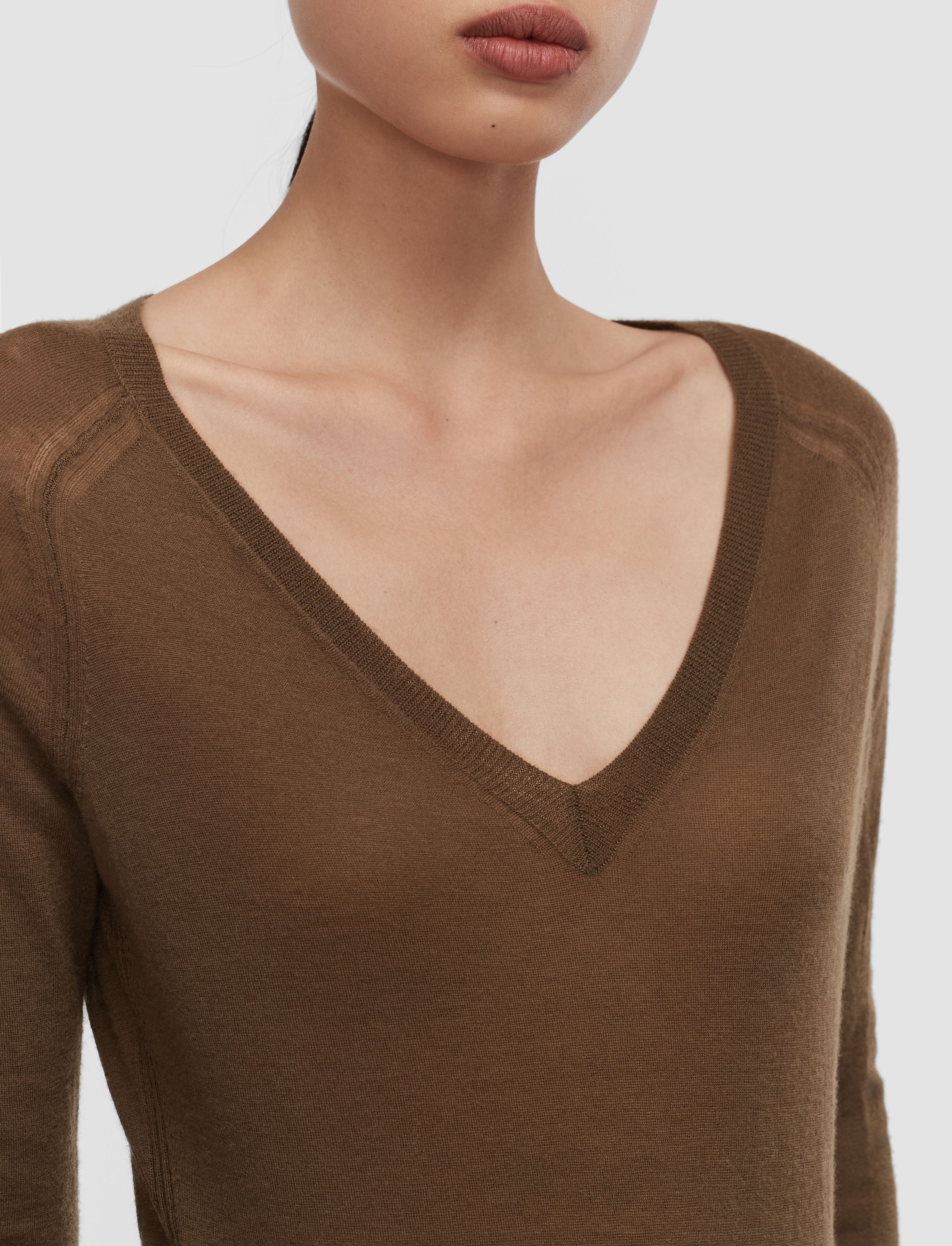 brun-pull-col-v-cetus-en-cashair-JOSEPH