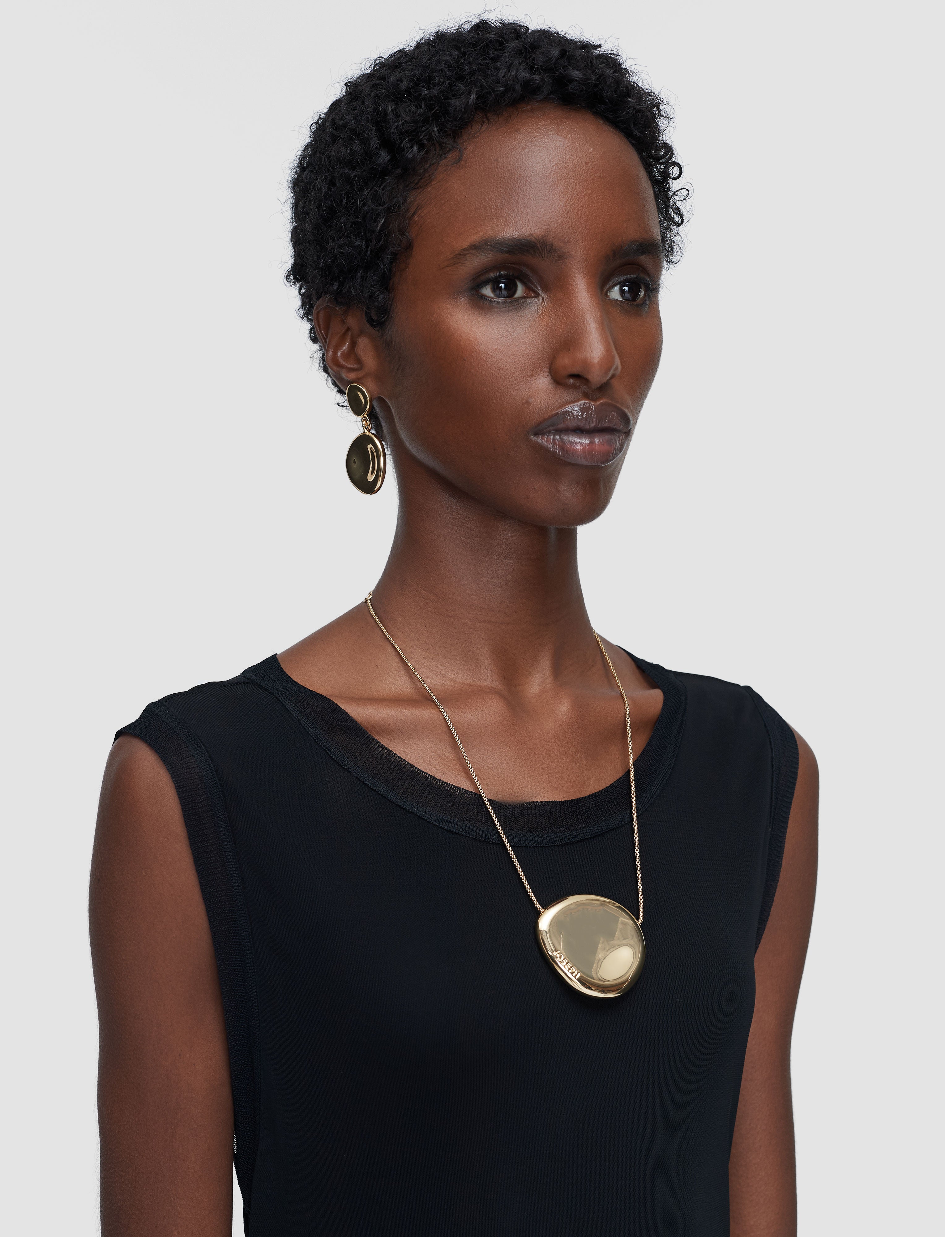 noir-robe-cheikh-en-jersey-fluide-JOSEPH