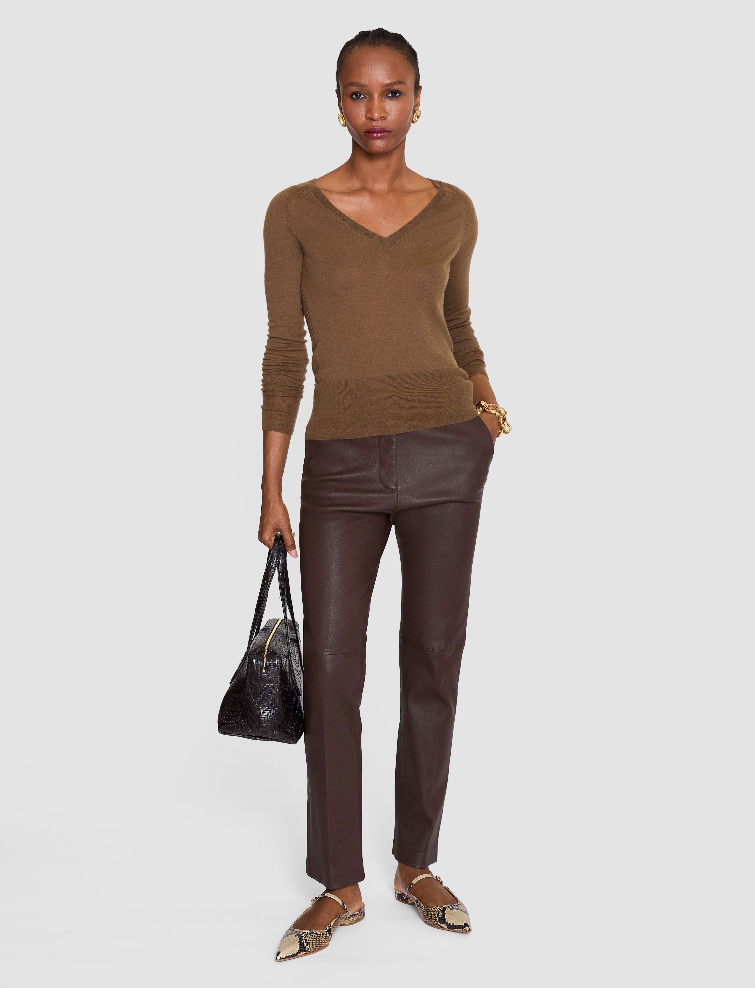 marron-pantalon-coleman-long-en-cuir-stretch-JOSEPH