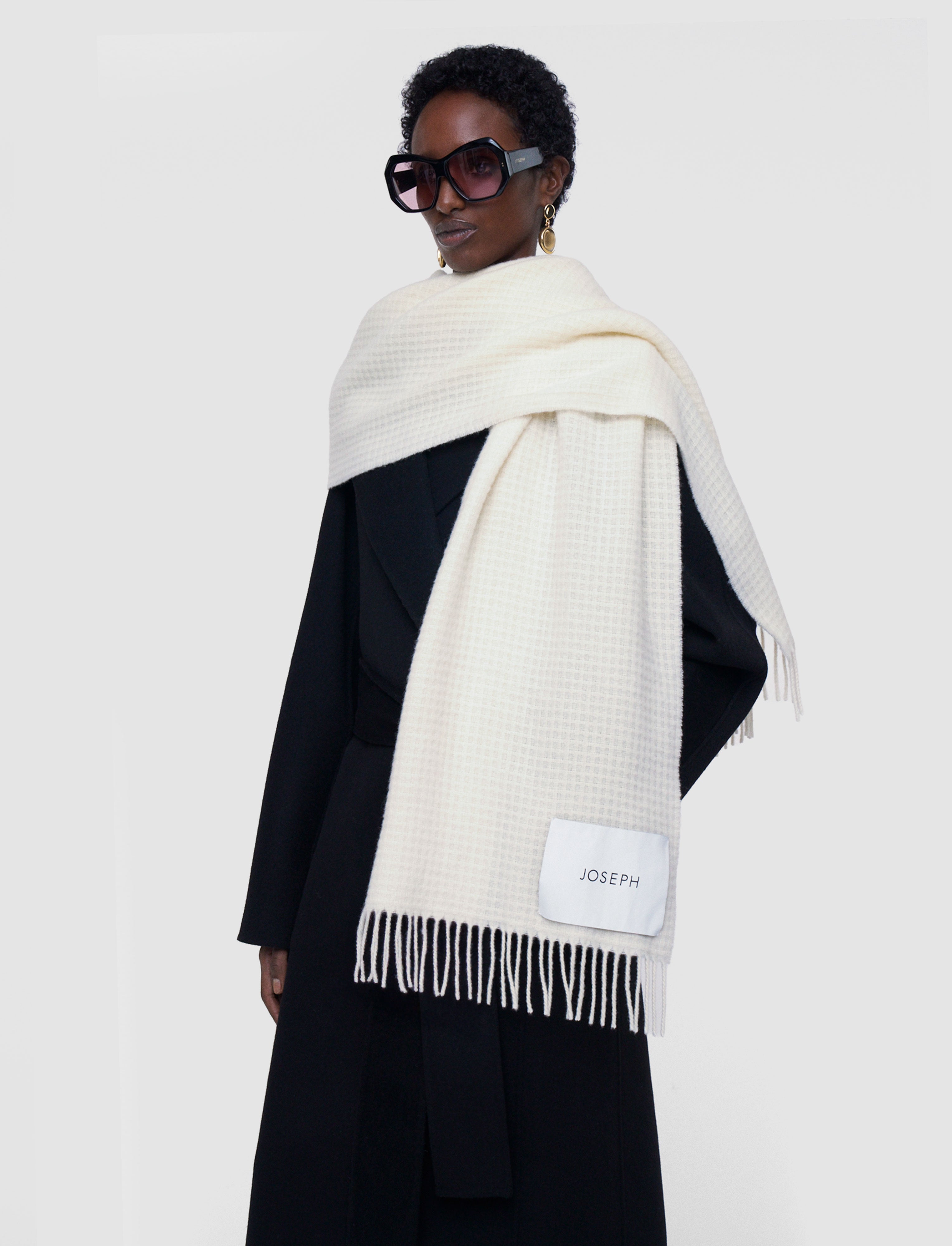 blanc-echarpe-flora-en-laine-a-maille-gaufree-JOSEPH