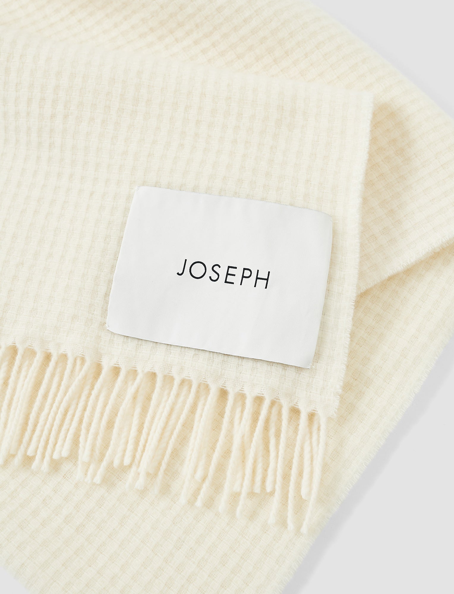 blanc-echarpe-flora-en-laine-a-maille-gaufree-JOSEPH