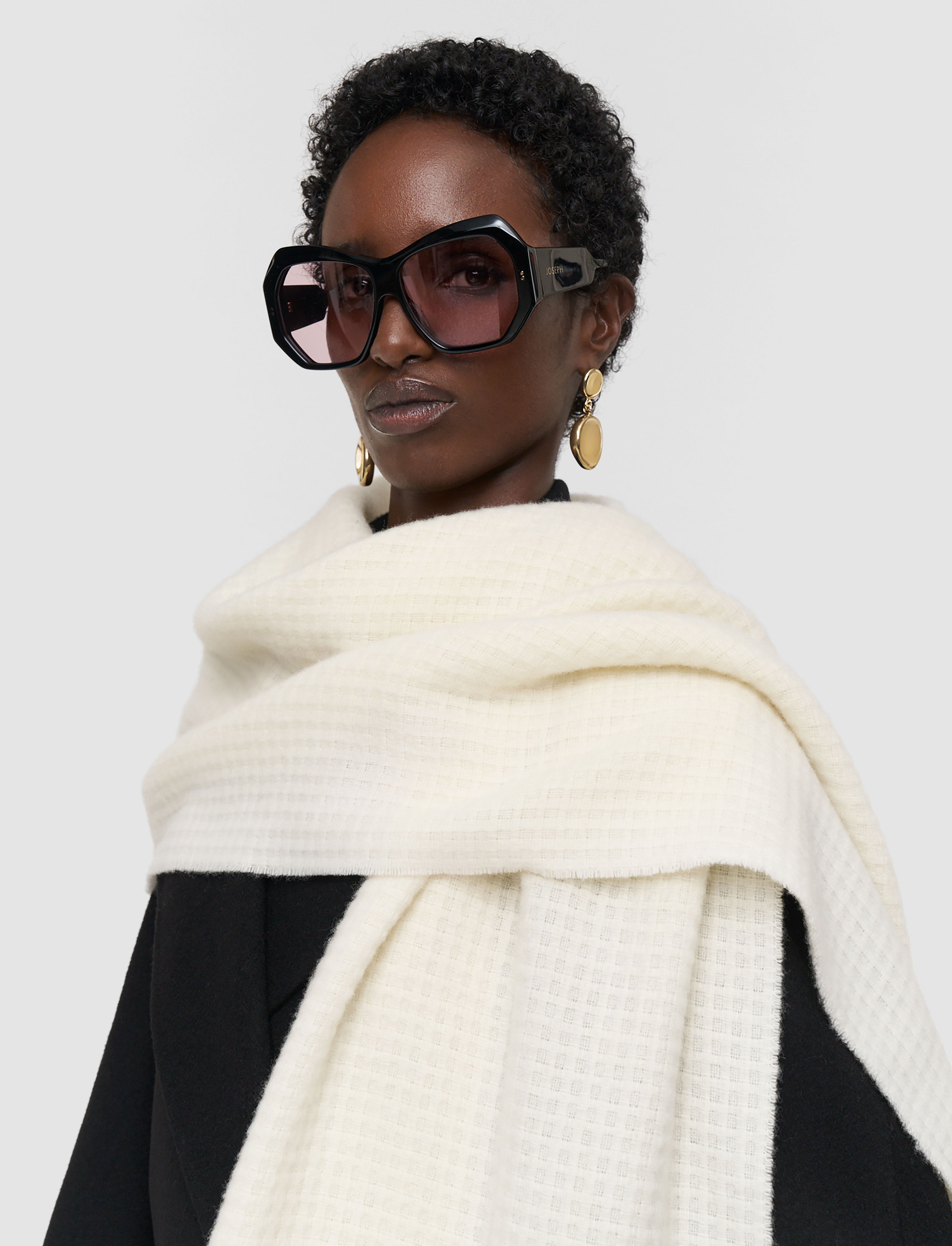 blanc-echarpe-flora-en-laine-a-maille-gaufree-JOSEPH
