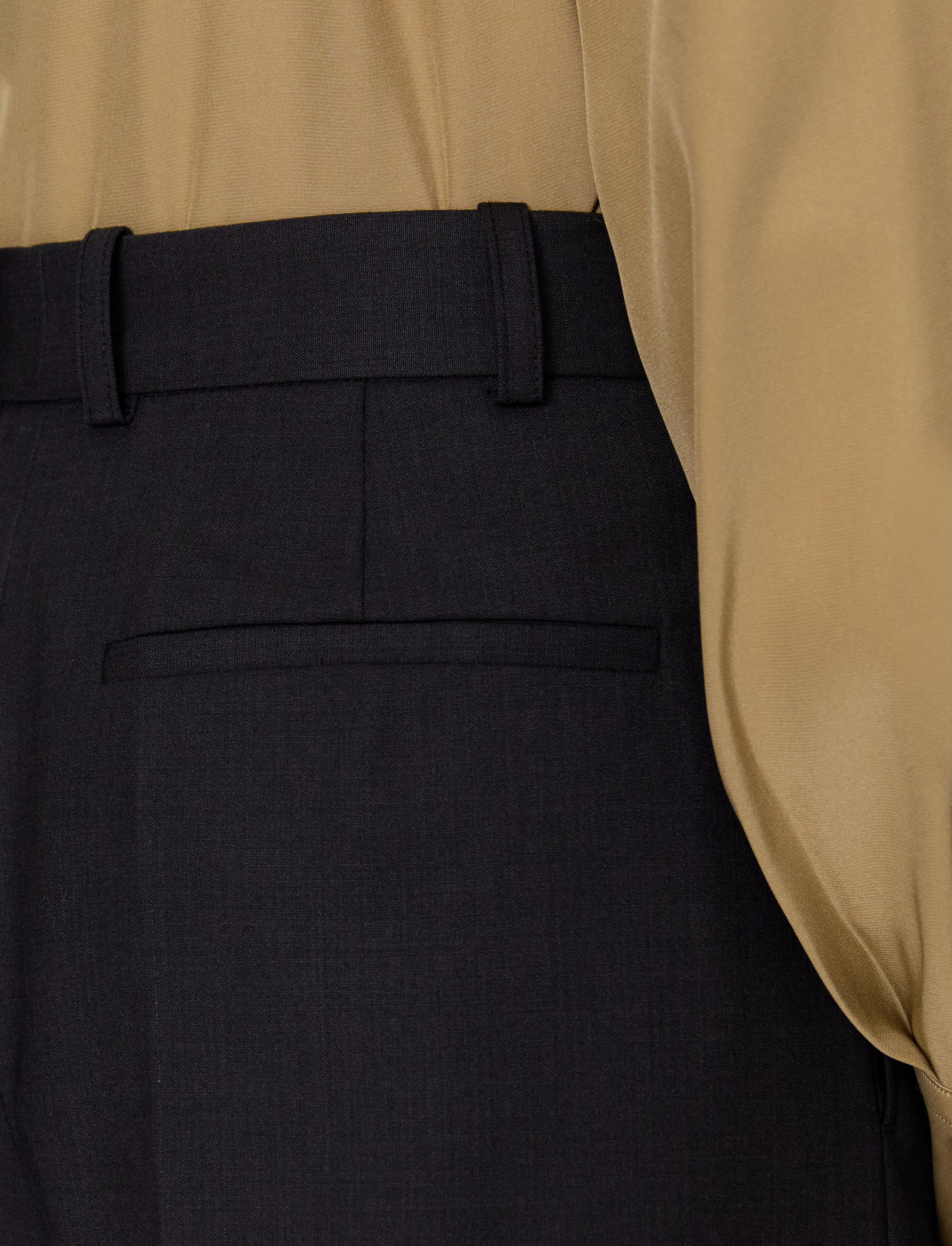gris-short-long-gabbie-en-laine-tailoring-JOSEPH
