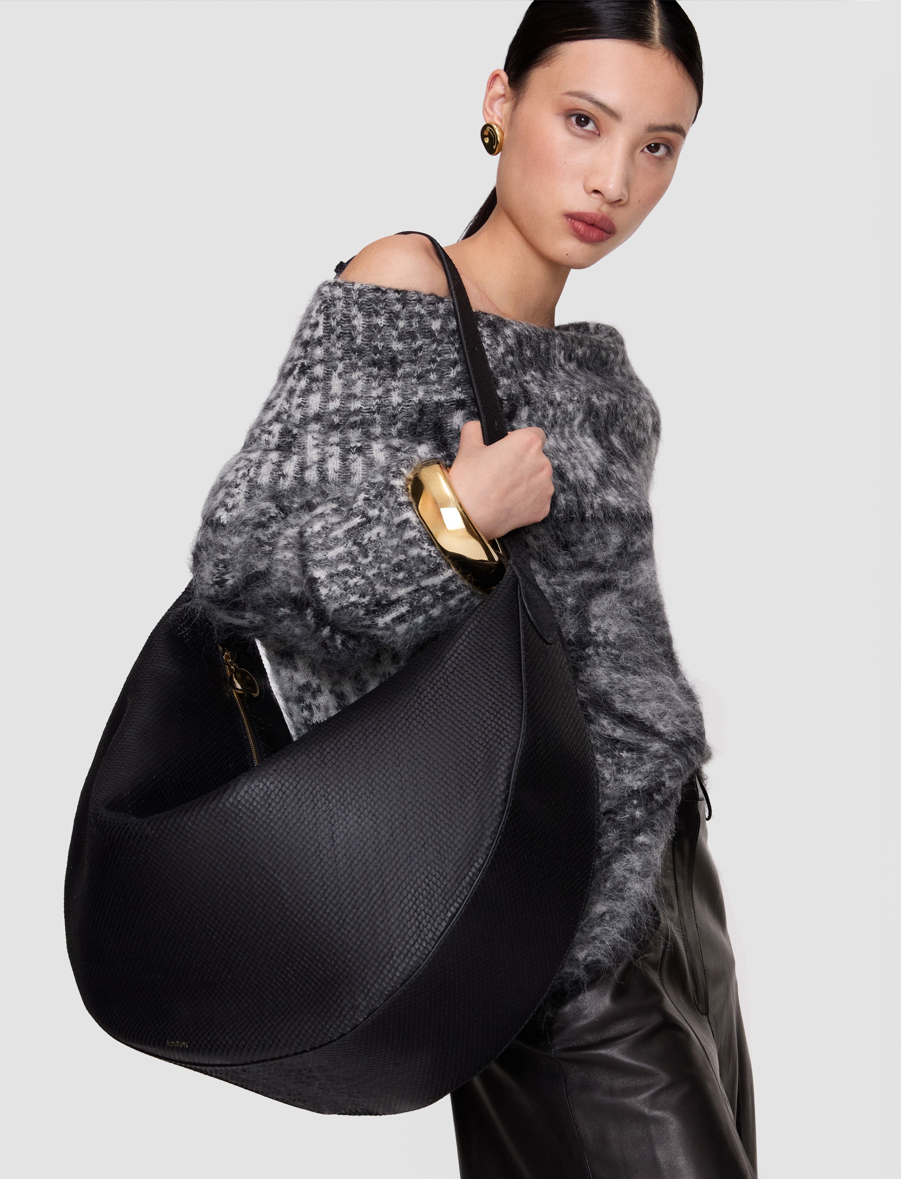 noir-sac-jumbo-bean-en-cuir-JOSEPH