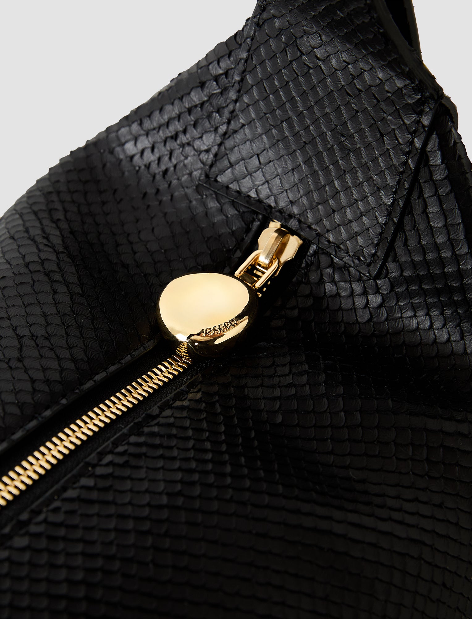 noir-sac-jumbo-bean-en-cuir-JOSEPH