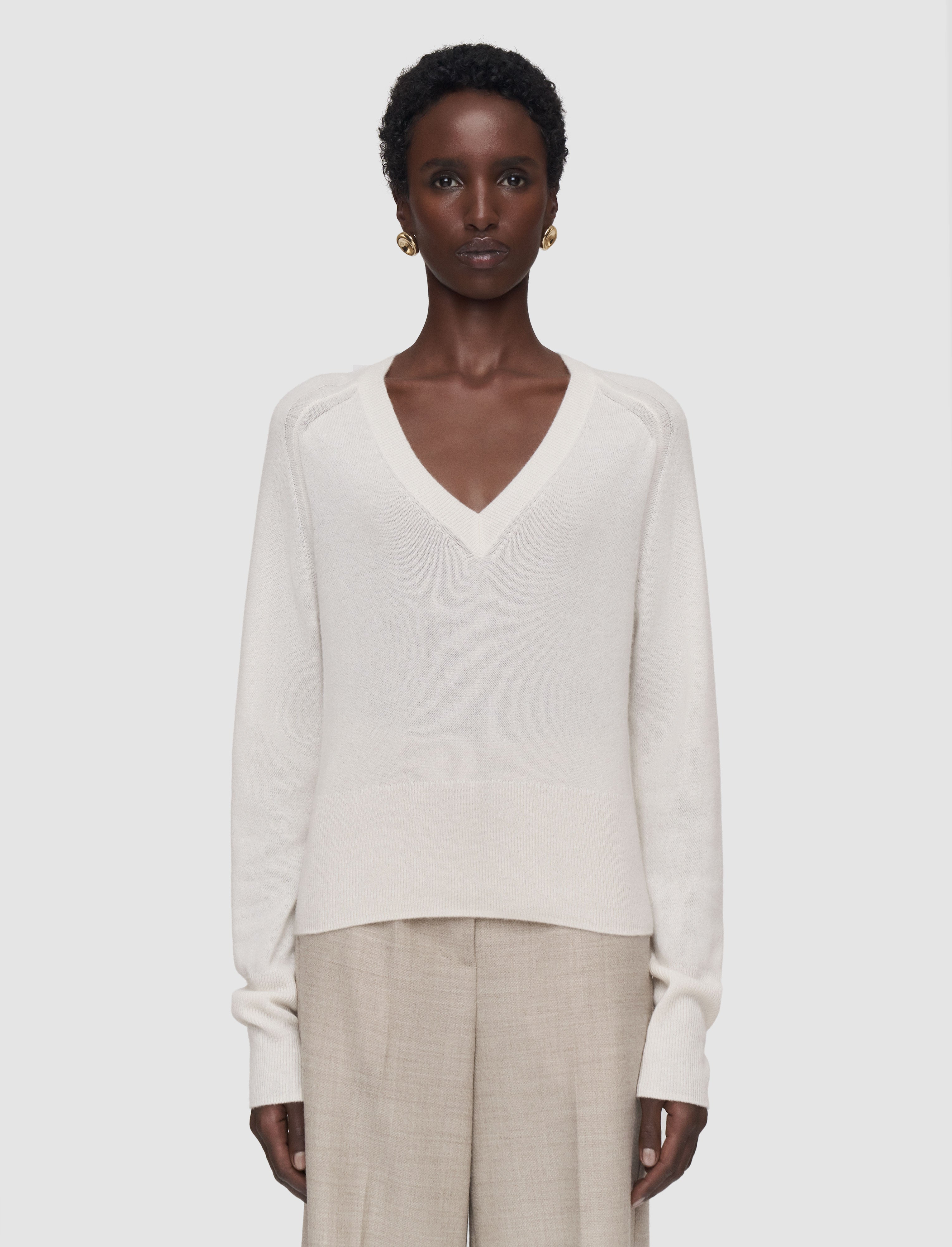blanc-pull-col-v-lucille-en-pur-cachemire-leger-JOSEPH