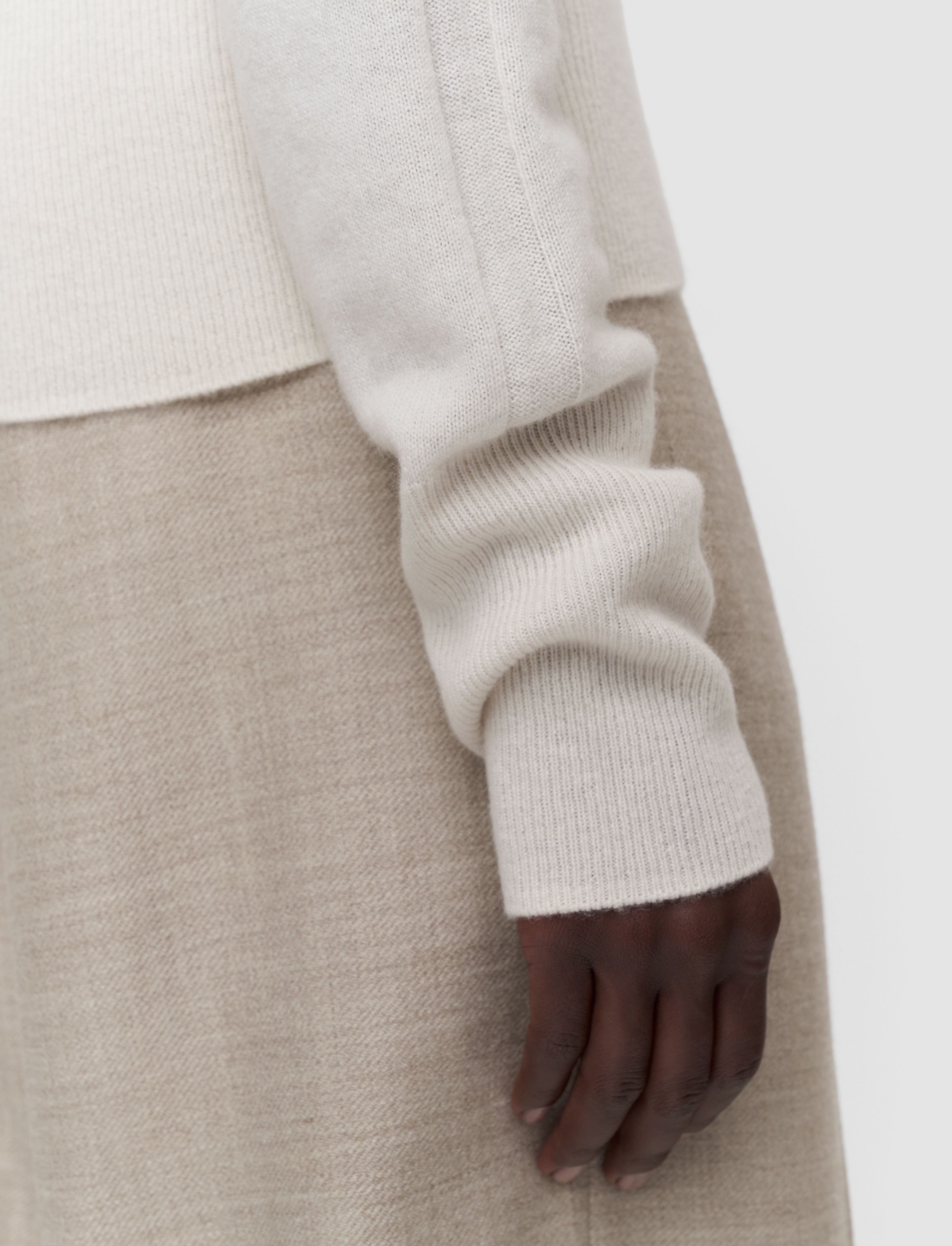 blanc-pull-col-v-lucille-en-pur-cachemire-leger-JOSEPH