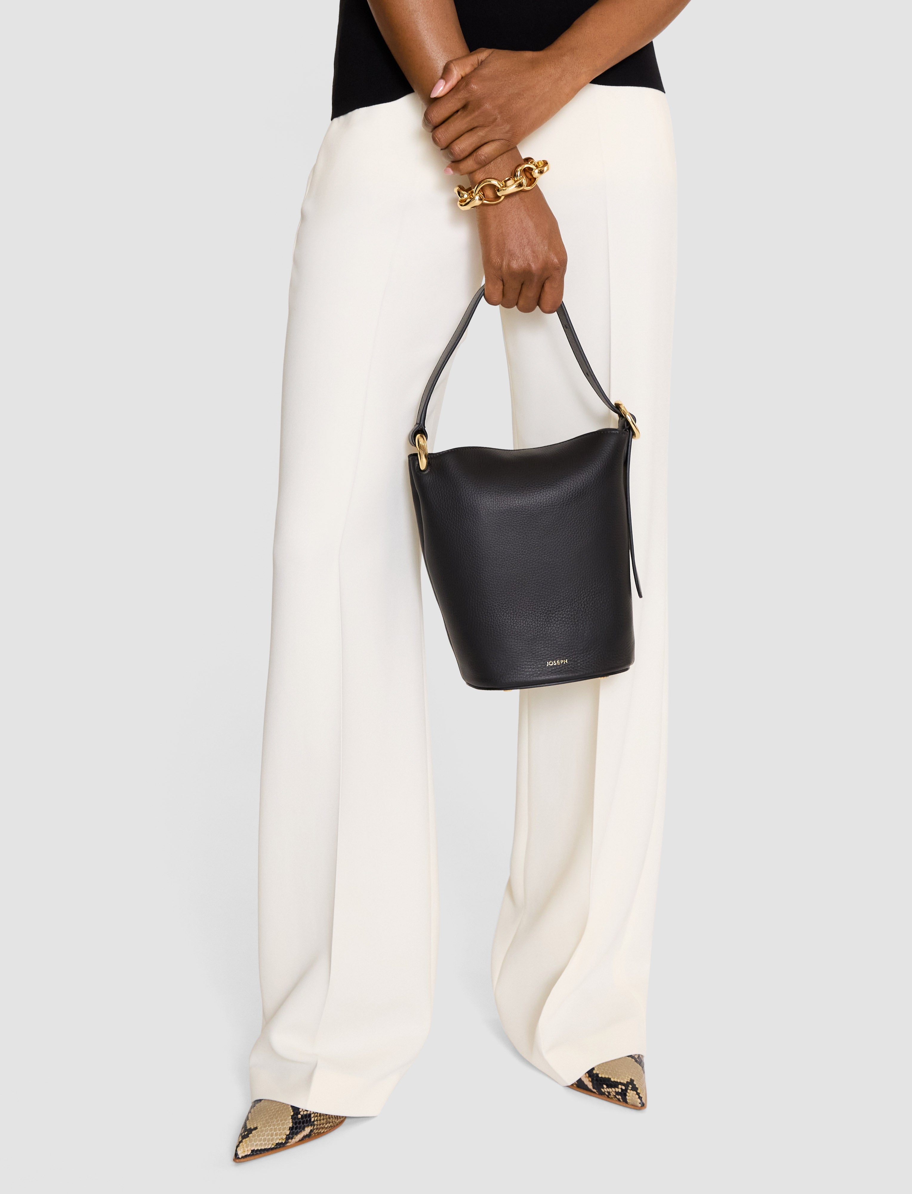 noir-mini-sac-bucket-en-cuir-JOSEPH
