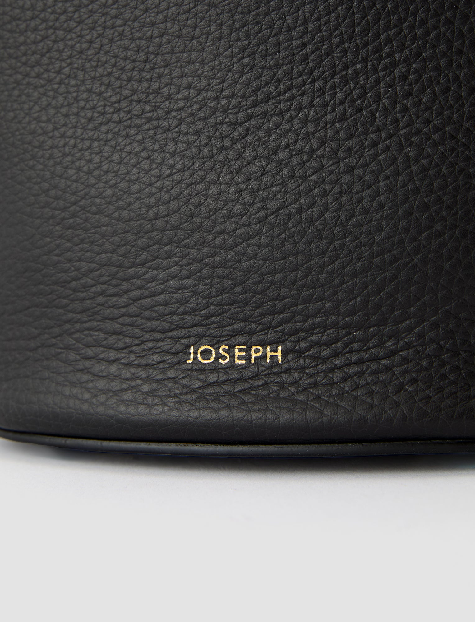 noir-mini-sac-bucket-en-cuir-JOSEPH