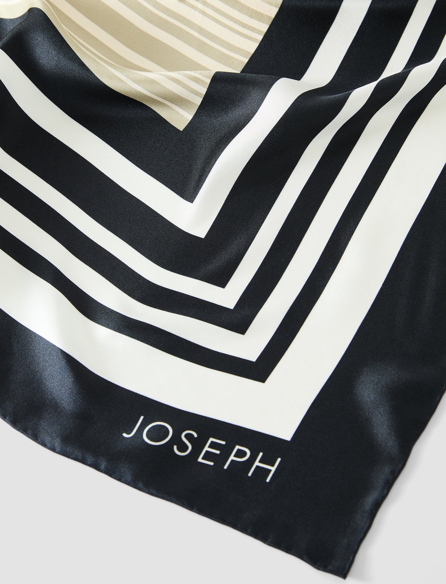 beige-echarpe-nixie-large-soie-JOSEPH