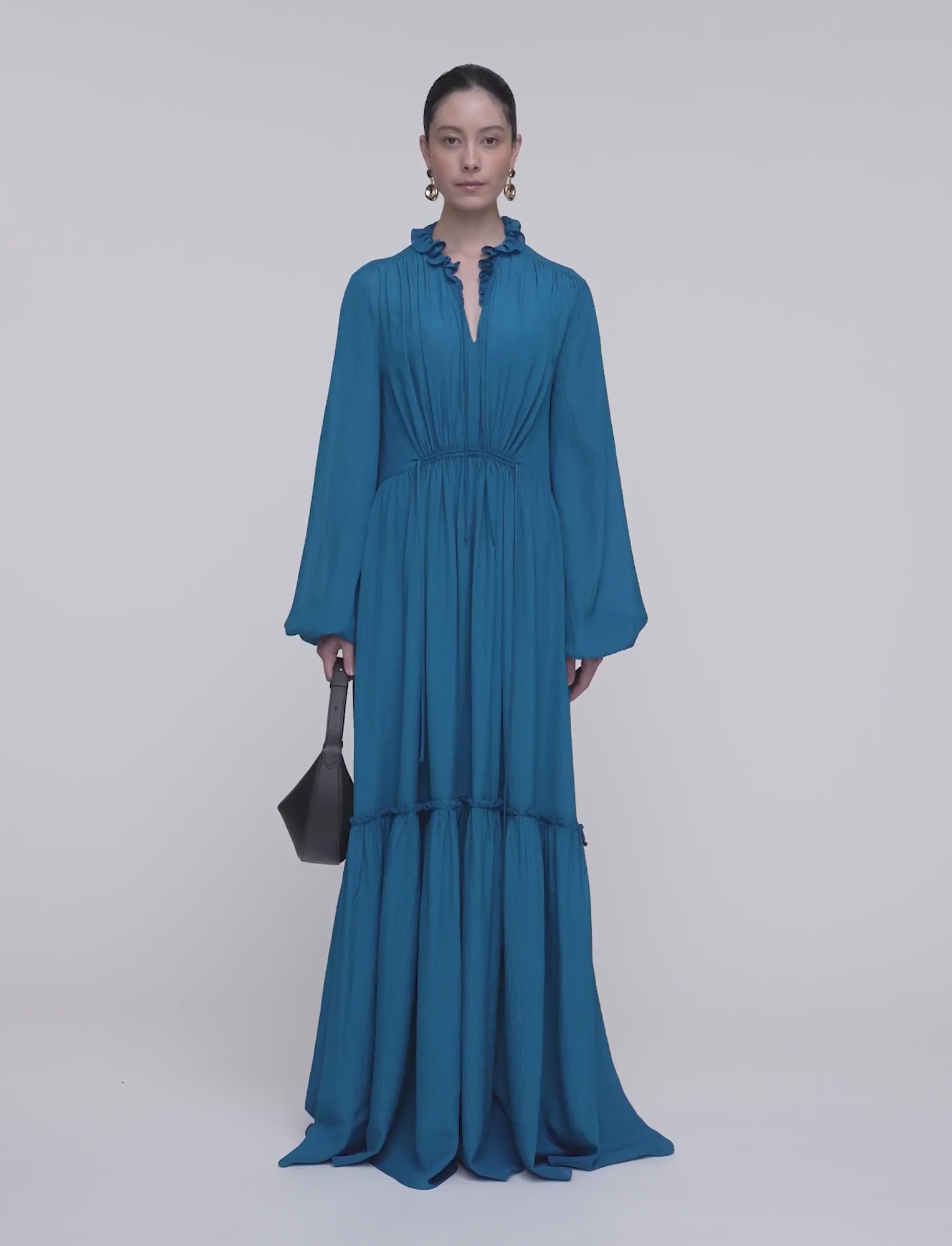 bleu-robe-lotus-en-soie-texturee-JOSEPH