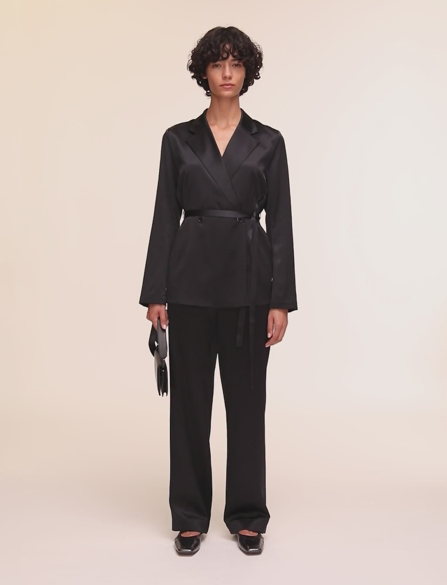 noir-veste-joubert-en-satin-de-soie-JOSEPH
