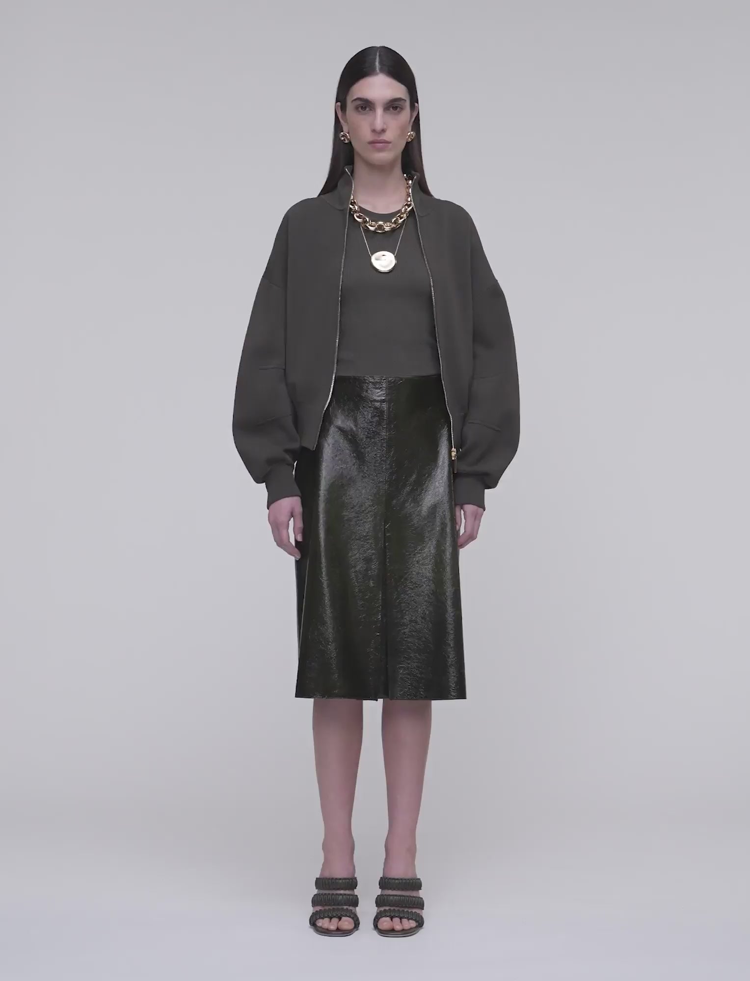vert-jupe-baha-en-cuir-verni-texture-JOSEPH