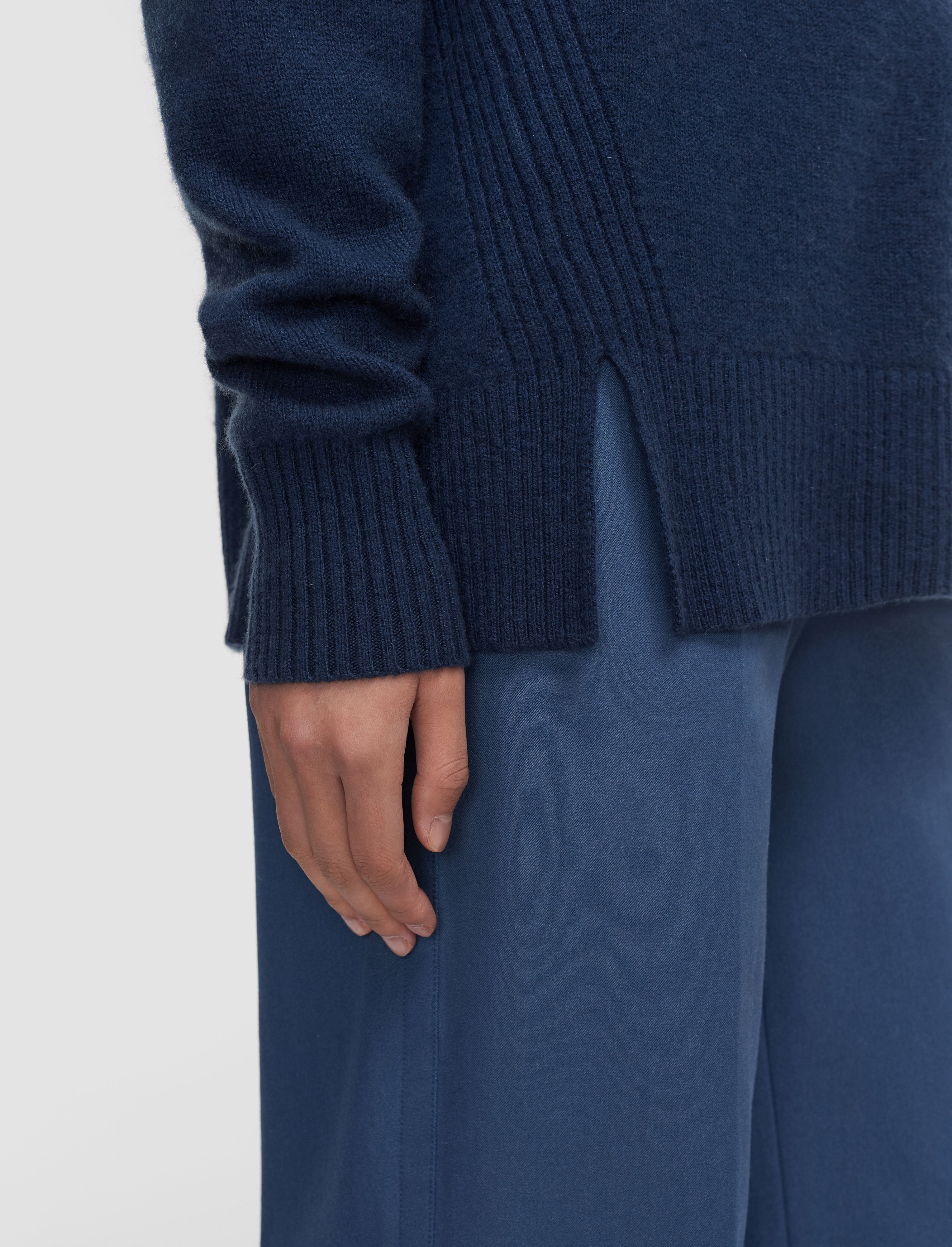 bleu-pull-zinnia-en-cachemire-cloud-JOSEPH