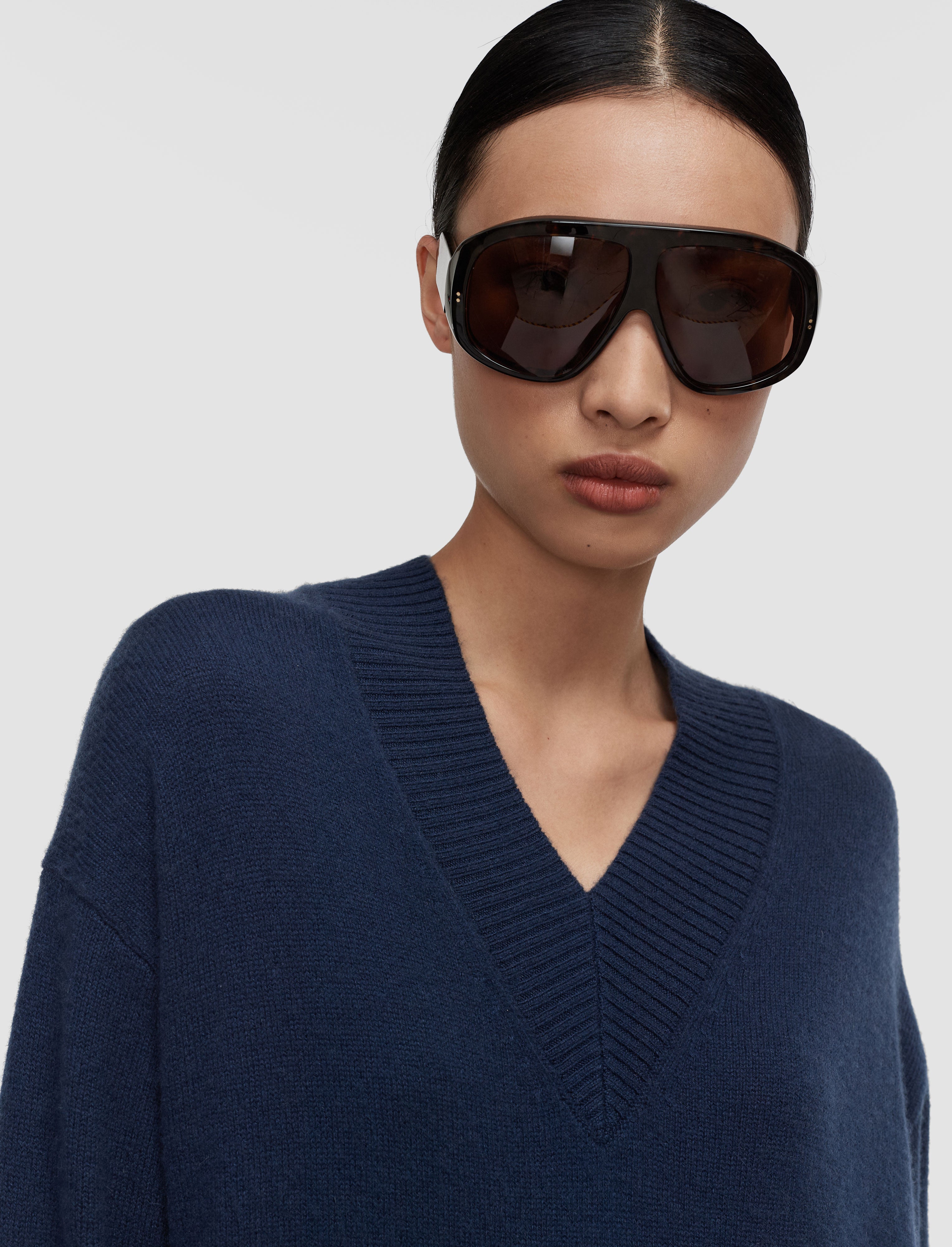 bleu-pull-zinnia-en-cachemire-cloud-JOSEPH