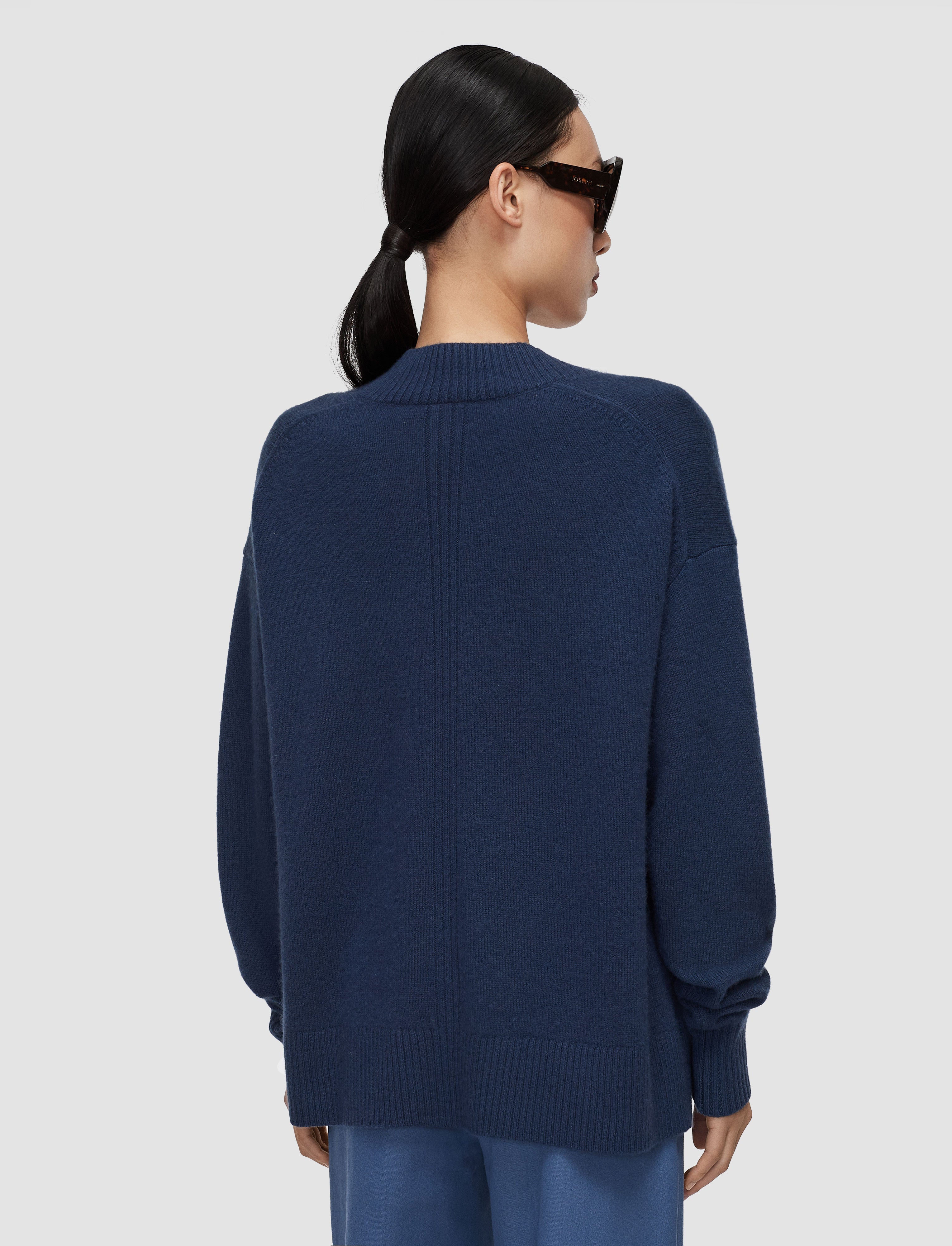bleu-pull-zinnia-en-cachemire-cloud-JOSEPH